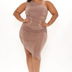 Fashion Nova Kira Ruched Midi Dress - Mocha -fashion nova dresses Shop 05 04 21Studio1 ME RL 11 01 38 36 FS21F638 Mocha 4503 PLUS KL