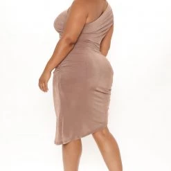 Fashion Nova Kira Ruched Midi Dress - Mocha -fashion nova dresses Shop 05 04 21Studio1 ME RL 11 01 56 36 FS21F638 Mocha 4507 PLUS KL